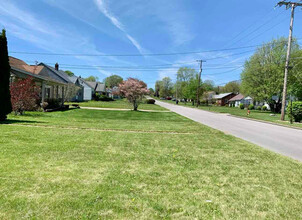 2595 W Manor Ave in Youngstown, OH - Building Photo - Building Photo