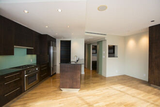 1077 Cordova St W in Vancouver, BC - Building Photo - Building Photo