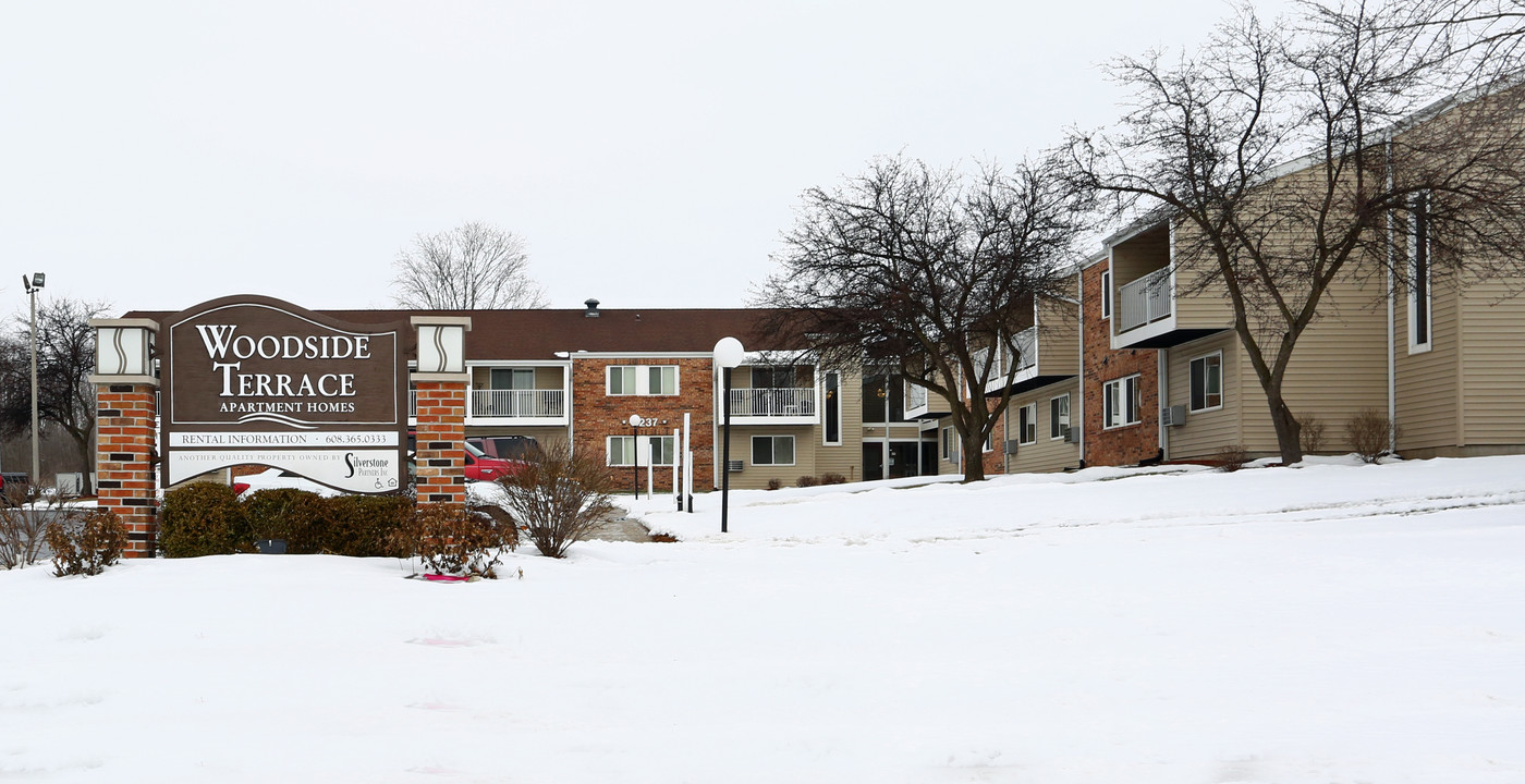 Woodside Terrace Apartments in Beloit, WI - Building Photo