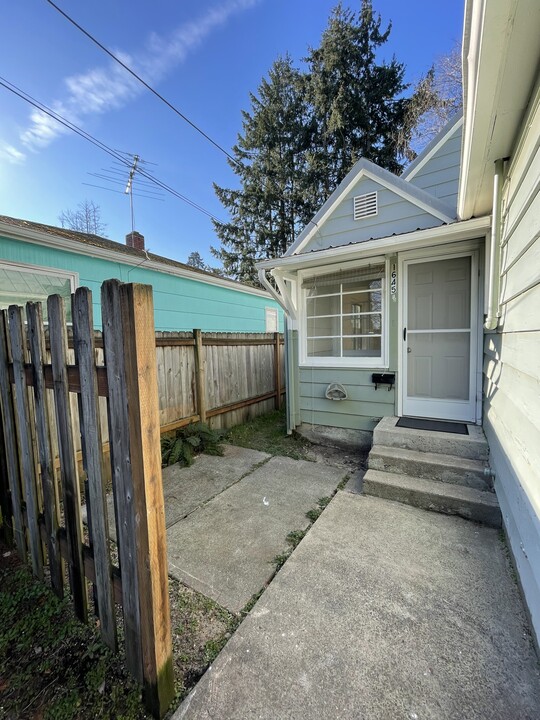 1645 Davidson St SE, Unit A in Salem, OR - Building Photo