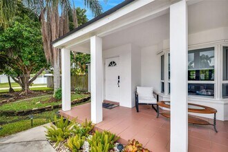 15450 SW 143rd Ave in Miami, FL - Building Photo - Building Photo