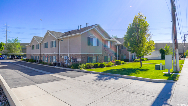 1025 W 500 S-Unit -4 in Provo, UT - Foto de edificio - Building Photo