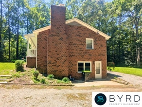 12040 Lucks Ln in Midlothian, VA - Foto de edificio - Building Photo