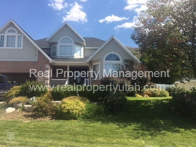 723 Deer View Cir in Fruit Heights, UT - Building Photo - Building Photo