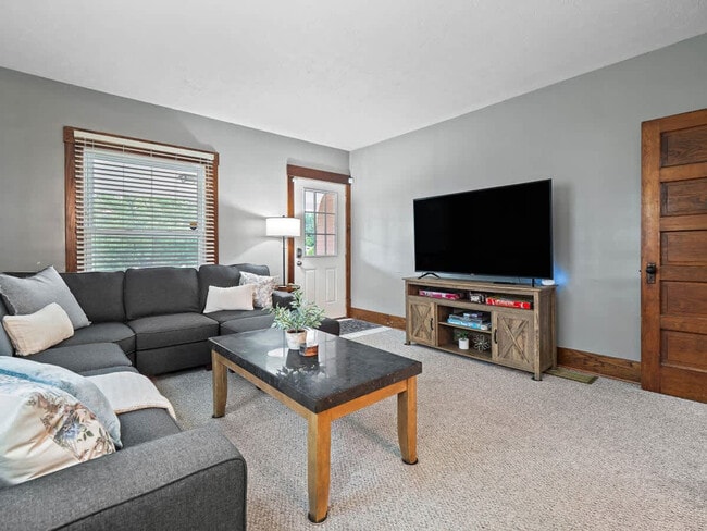 679 Washington St, Unit SI ID1496108P in Bedford, OH - Building Photo - Building Photo