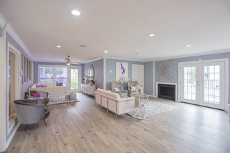 Vineyards at Arlington II in Arlington, TX - Building Photo - Interior Photo
