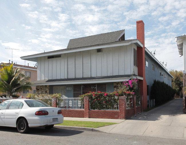 8133 Cypress Ave in South Gate, CA - Foto de edificio - Building Photo