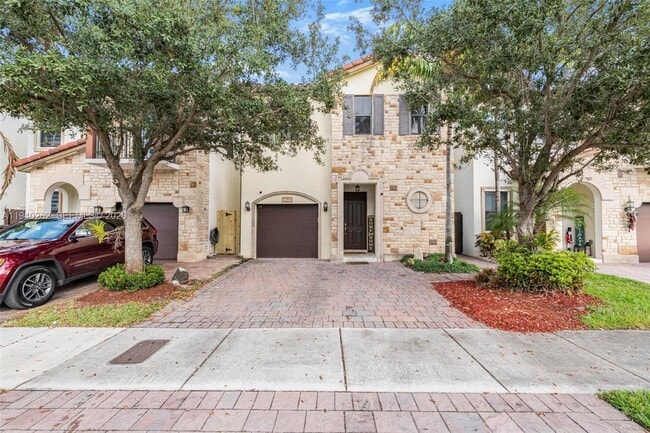 10355 NW 70th Ln in Doral, FL - Building Photo - Building Photo