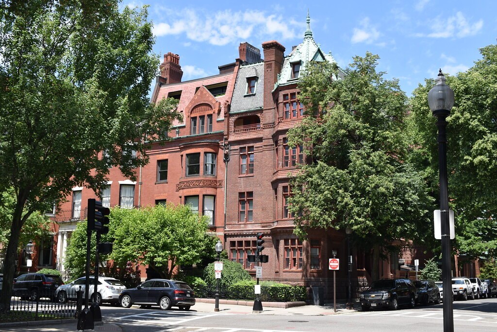 1630 Commonwealth Ave, Unit 12 in Boston, MA - Building Photo