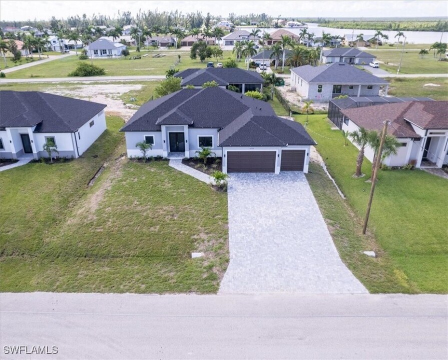 4308 NW 27th Ln in Cape Coral, FL - Building Photo