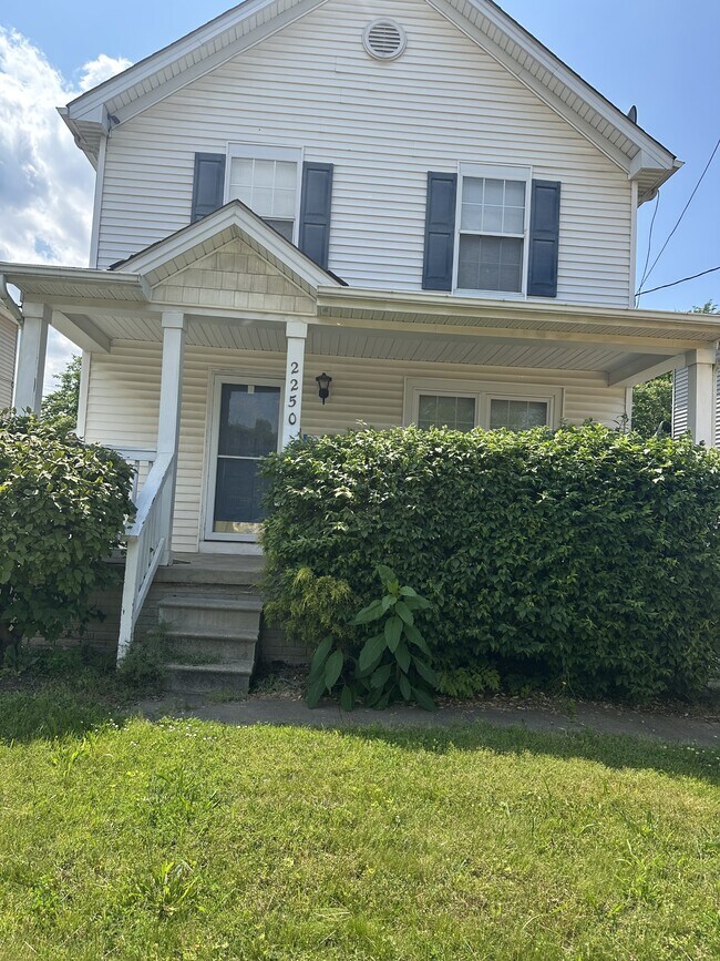 2250 E 69th St in Cleveland, OH - Building Photo - Building Photo