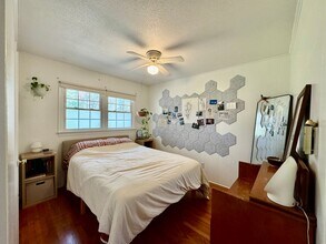 202 W Poplar Ave in Carrboro, NC - Building Photo - Building Photo