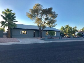 N. N 35th Way in Phoenix, AZ - Building Photo - Building Photo