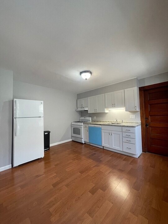 71 Mayfield St, Unit 2 in Boston, MA - Foto de edificio