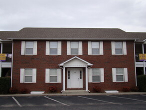 250 E 12th St, Unit B in Cookeville, TN - Foto de edificio - Building Photo