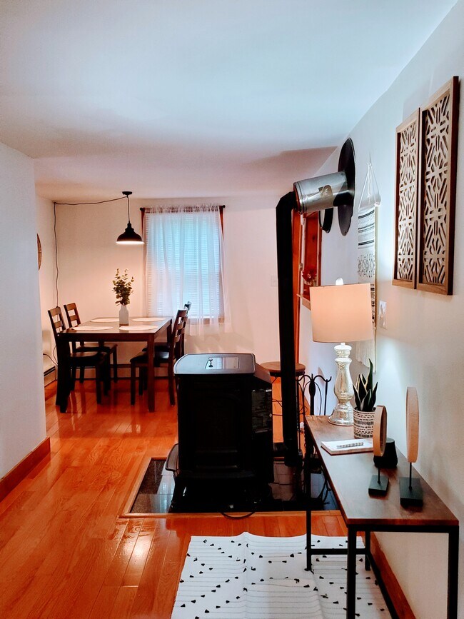 4 Lk Vw Rd in Epsom, NH - Building Photo - Building Photo