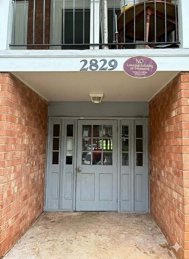 2829 N Ohenry Blvd in Greensboro, NC - Foto de edificio - Building Photo