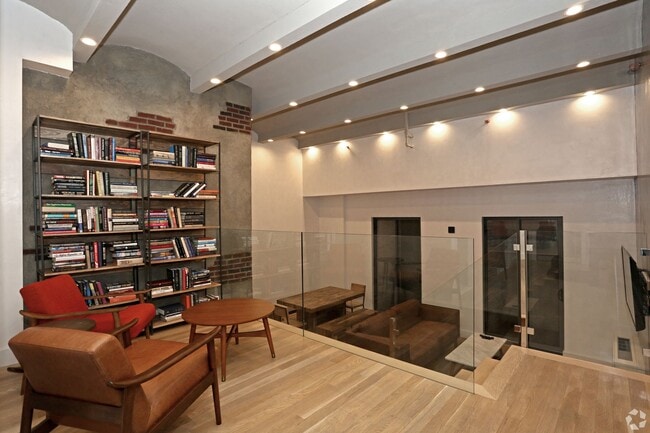 112 E 36th St, Unit 2 in New York, NY - Building Photo - Building Photo