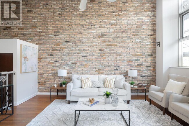 1852 Queen St E in Toronto, ON - Building Photo - Building Photo