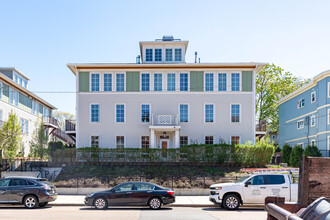 945 E Broadway in Boston, MA - Foto de edificio - Building Photo