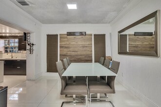5931 NW 5th St, Unit Front in Miami, FL - Building Photo - Building Photo