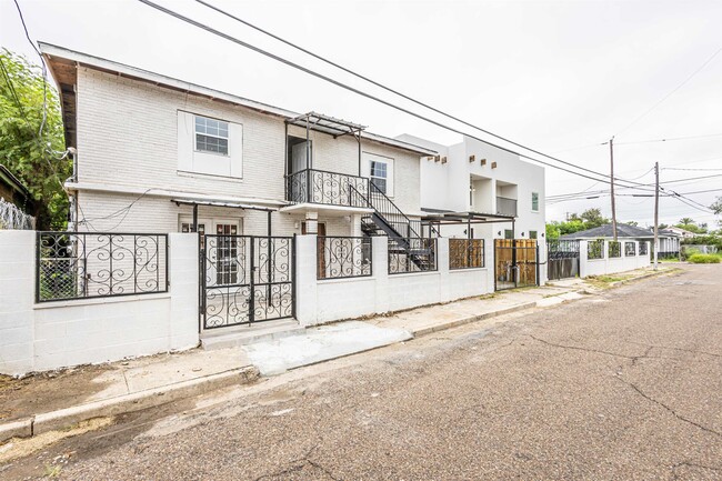 513 Vidaurri Ave in Laredo, TX - Building Photo - Building Photo