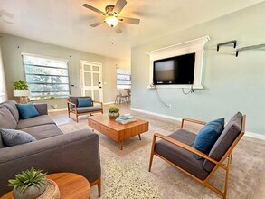 528 E Center St in Tarpon Springs, FL - Building Photo - Building Photo