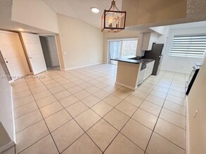 150 NW 96th Ave in Pembroke Pines, FL - Building Photo - Building Photo