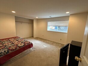 5215 21st Ave NE in Seattle, WA - Foto de edificio - Building Photo