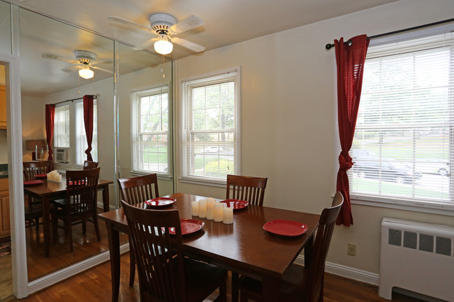 Lochwood Apartments in Baltimore, MD - Building Photo - Interior Photo