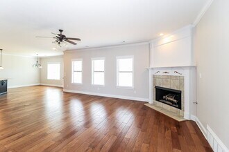 30 Whispering Creek Dr in Oakland, TN - Foto de edificio - Building Photo