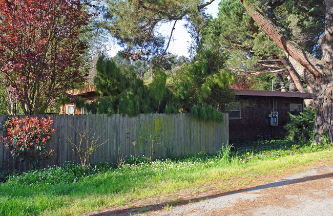 39 Valley Rd in Mill Valley, CA - Foto de edificio - Building Photo