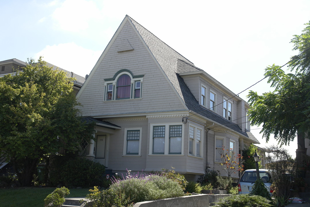 558 Vernon St in Oakland, CA - Building Photo