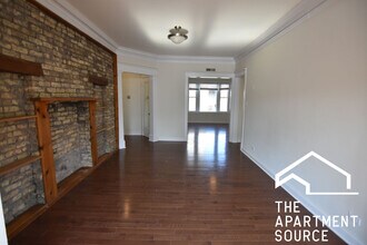 3802 N Pine Grove Ave, Unit 3 in Chicago, IL - Foto de edificio - Building Photo