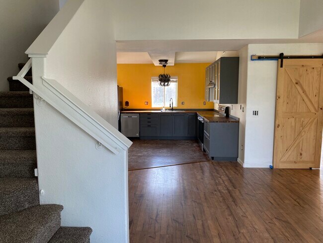 1253 Ravenshoe Way in Chico, CA - Building Photo - Building Photo