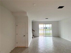 2858 Blossom Wy, Unit 1040 in Naples, FL - Building Photo - Building Photo