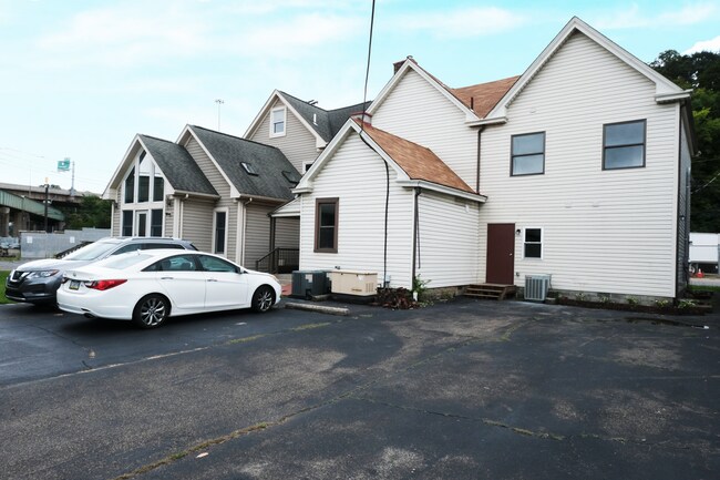 539 E Main St in Carnegie, PA - Building Photo - Building Photo