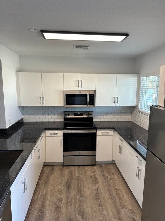 Playton Place in Phoenix, AZ - Building Photo