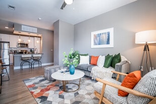 The Woodford on Mockingbird in Midland, TX - Building Photo