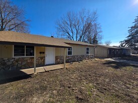 737 St Nicholas Dr in Sauget, IL - Building Photo