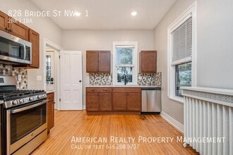 828 Bridge St NW in Grand Rapids, MI - Foto de edificio - Building Photo