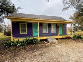321 Ann St in Lake Charles, LA - Building Photo