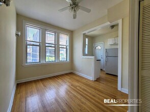 554 W Aldine Ave in Chicago, IL - Building Photo - Building Photo