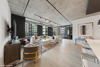 111 S Peoria St in Chicago, IL - Building Photo - Building Photo