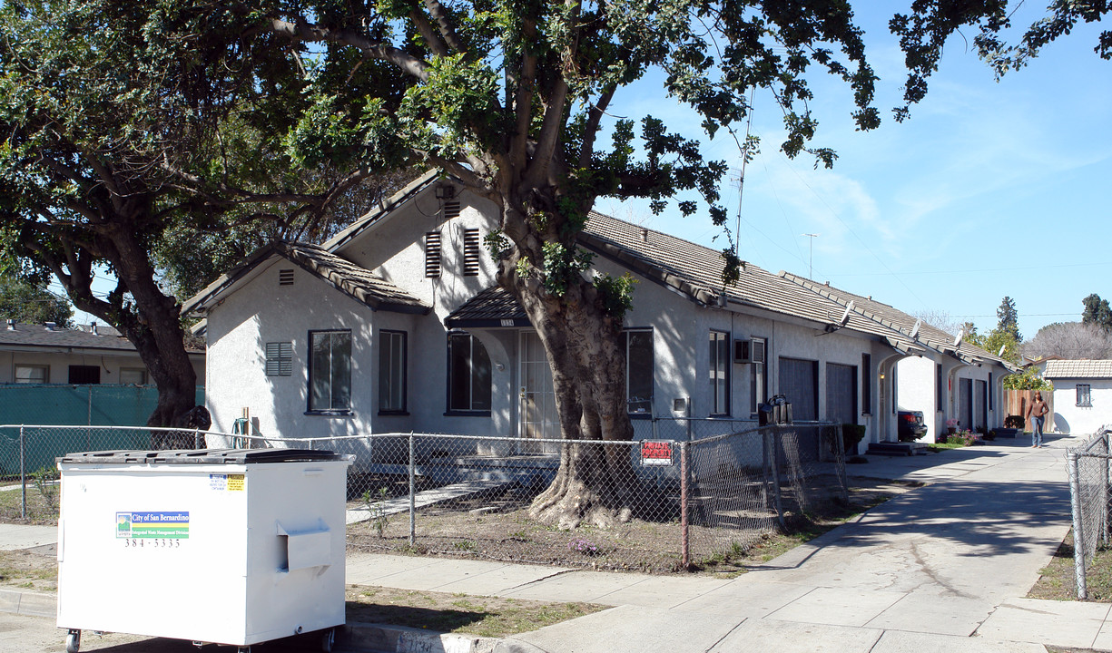 1134 N Wall Ave in San Bernardino, CA - Foto de edificio