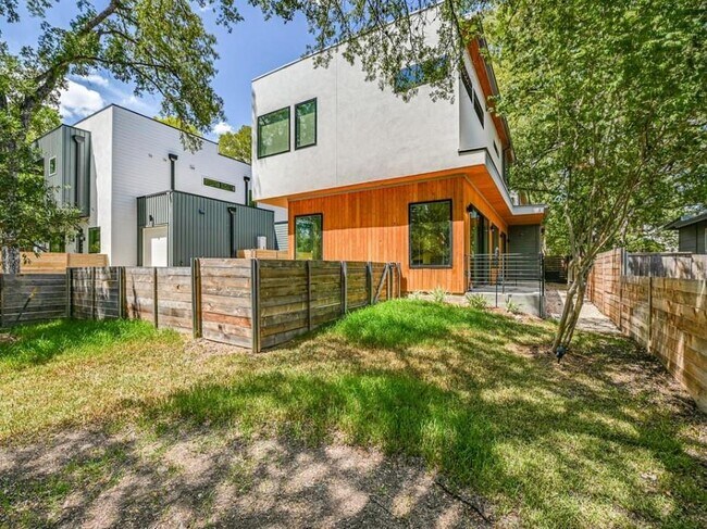 908 Nalide St in Austin, TX - Building Photo - Building Photo
