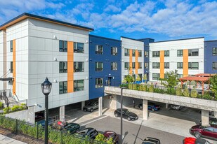 Sunset Gardens in Renton, WA - Building Photo