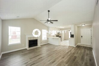 7911 Woodlake Dr in Riverdale, GA - Building Photo - Building Photo