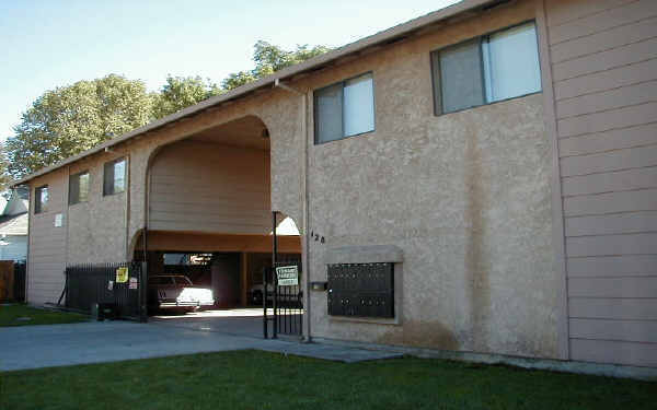 428 E Locust St in Lodi, CA - Building Photo