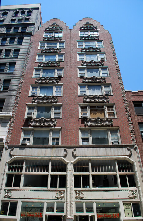 17 W 18th St in New York, NY - Building Photo